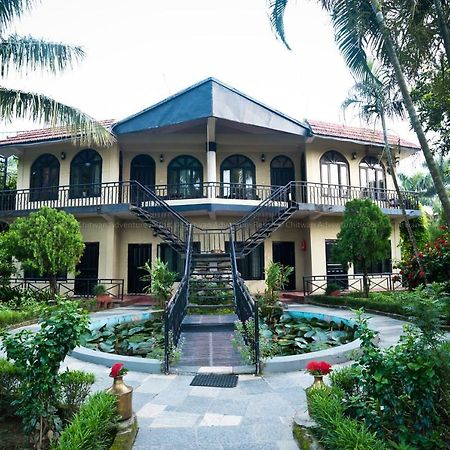 סאורהה Chitwan Adventure Resort מראה חיצוני תמונה