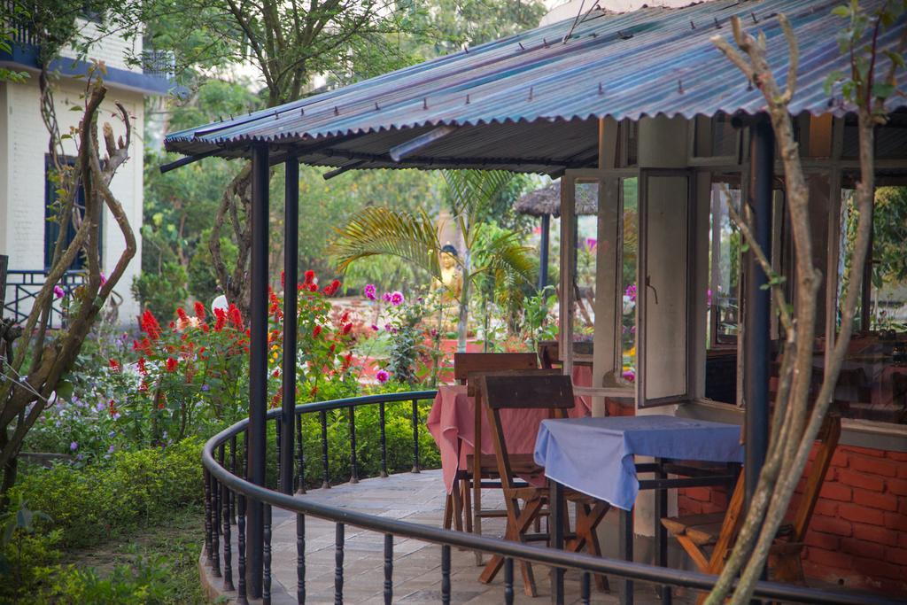 סאורהה Chitwan Adventure Resort מראה חיצוני תמונה