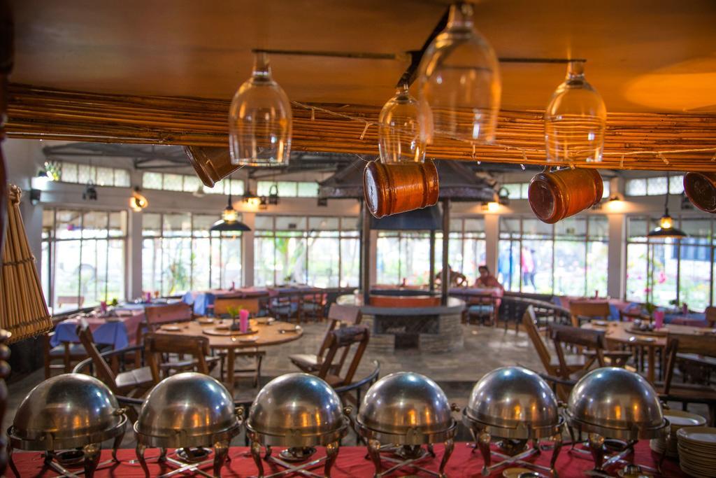 סאורהה Chitwan Adventure Resort מראה חיצוני תמונה
