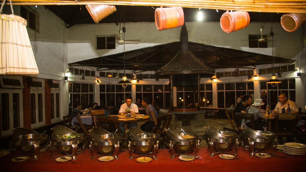 סאורהה Chitwan Adventure Resort מראה חיצוני תמונה