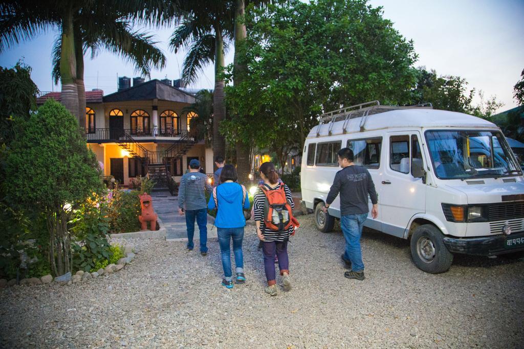 סאורהה Chitwan Adventure Resort מראה חיצוני תמונה