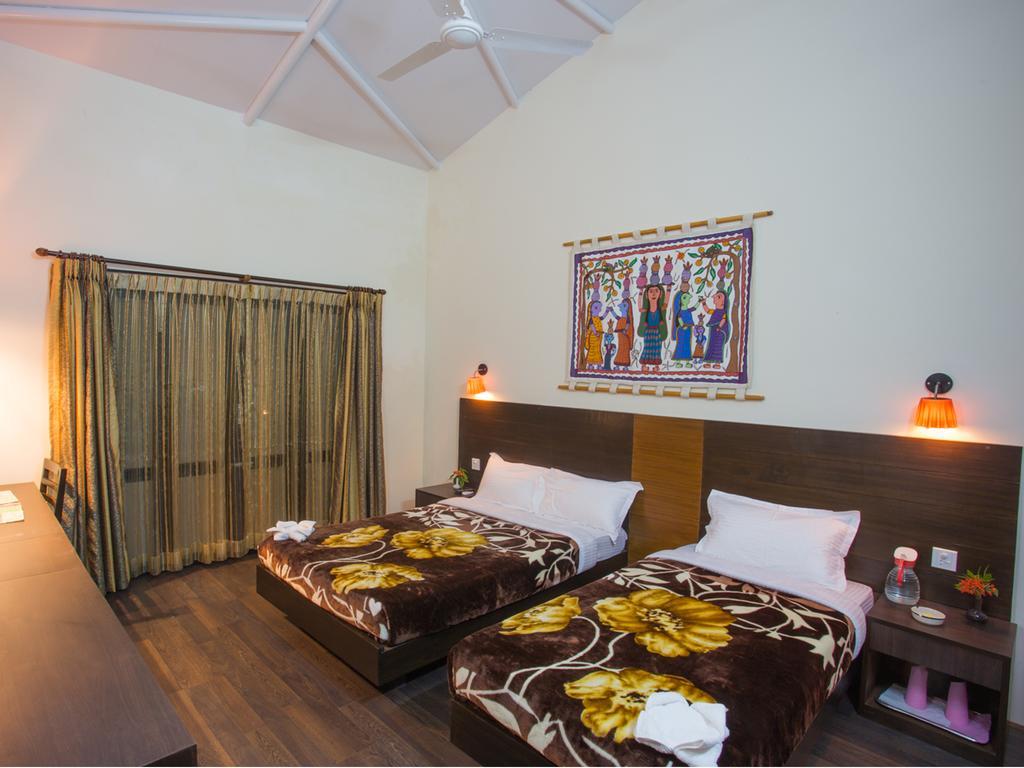 סאורהה Chitwan Adventure Resort מראה חיצוני תמונה