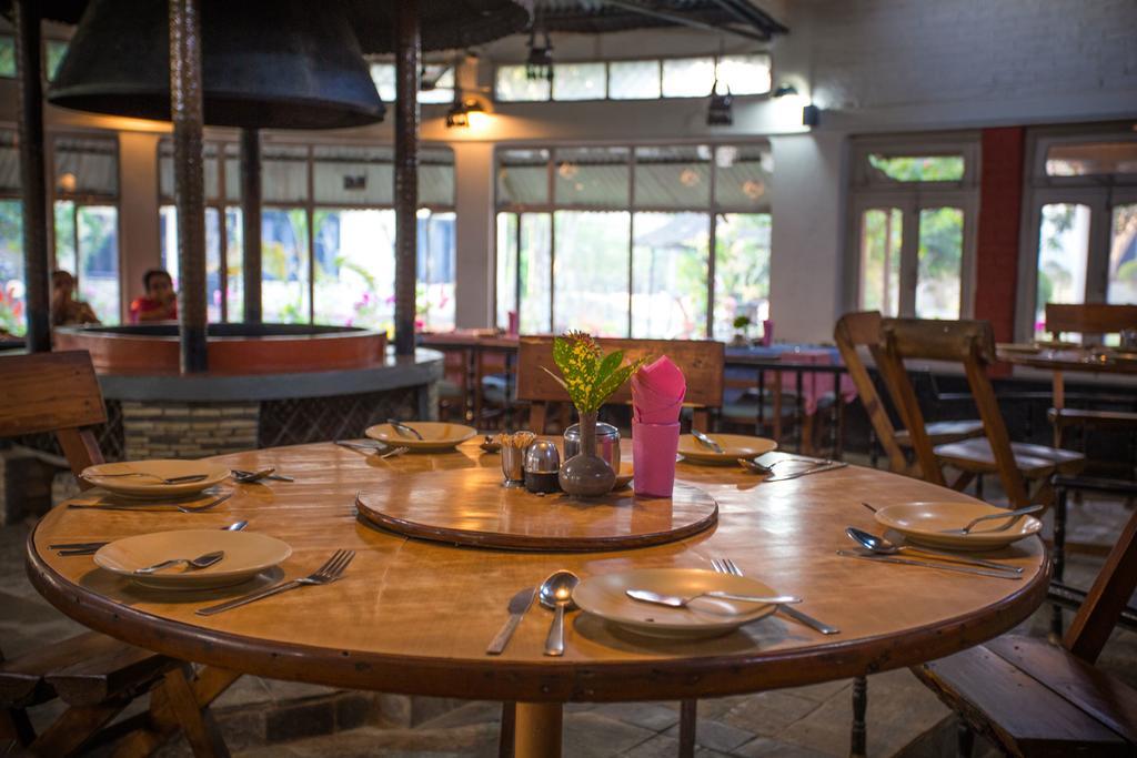 סאורהה Chitwan Adventure Resort מראה חיצוני תמונה