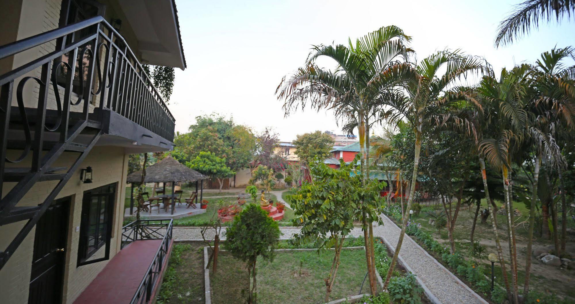 סאורהה Chitwan Adventure Resort מראה חיצוני תמונה