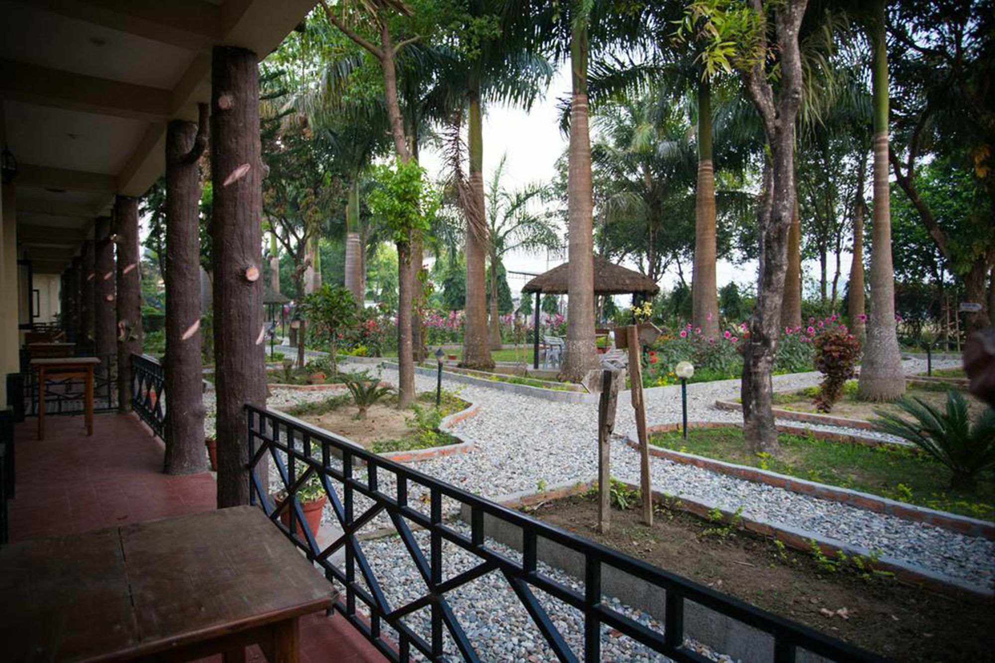 סאורהה Chitwan Adventure Resort מראה חיצוני תמונה